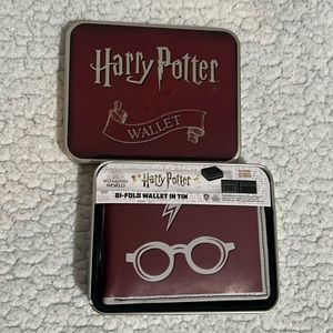 New in box Wizarding World Harry Potter Bi- Fold Wallet in Tin.